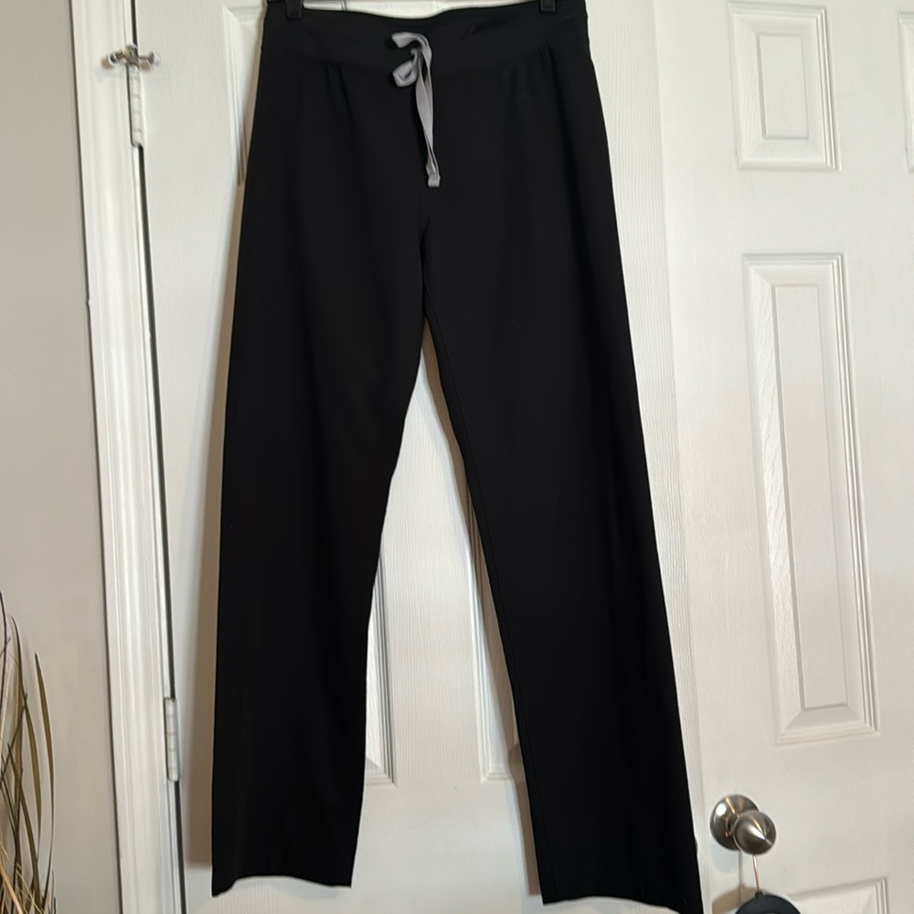 Figs Livingston black scrub pant. Size small.